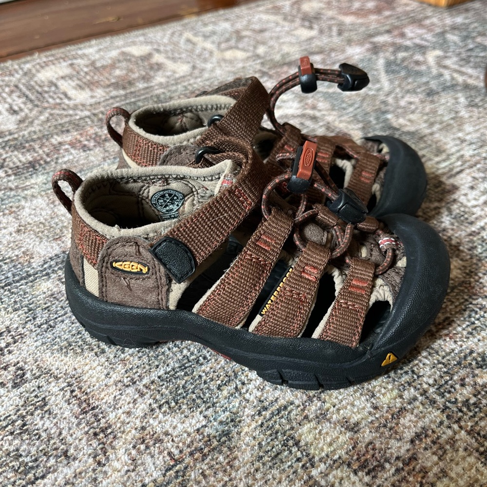 KEEN Brown and Black Kids Closed-Toe Sandals with Bungee Fit